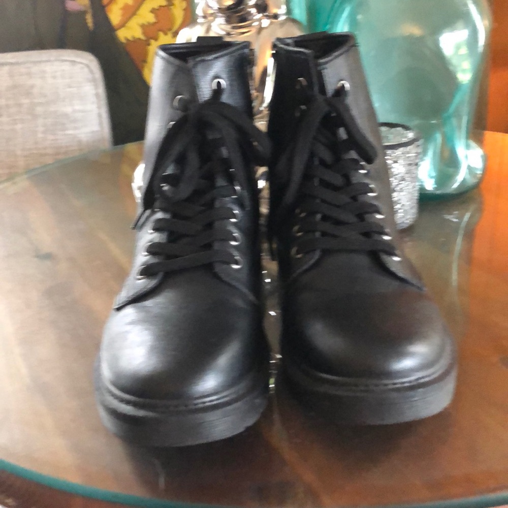 Steve Madden black leather combat boots size 8 1/2